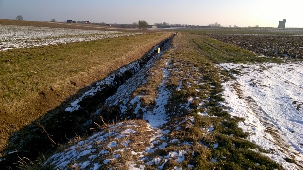 Bandes enherbées longeant un fossé agricole